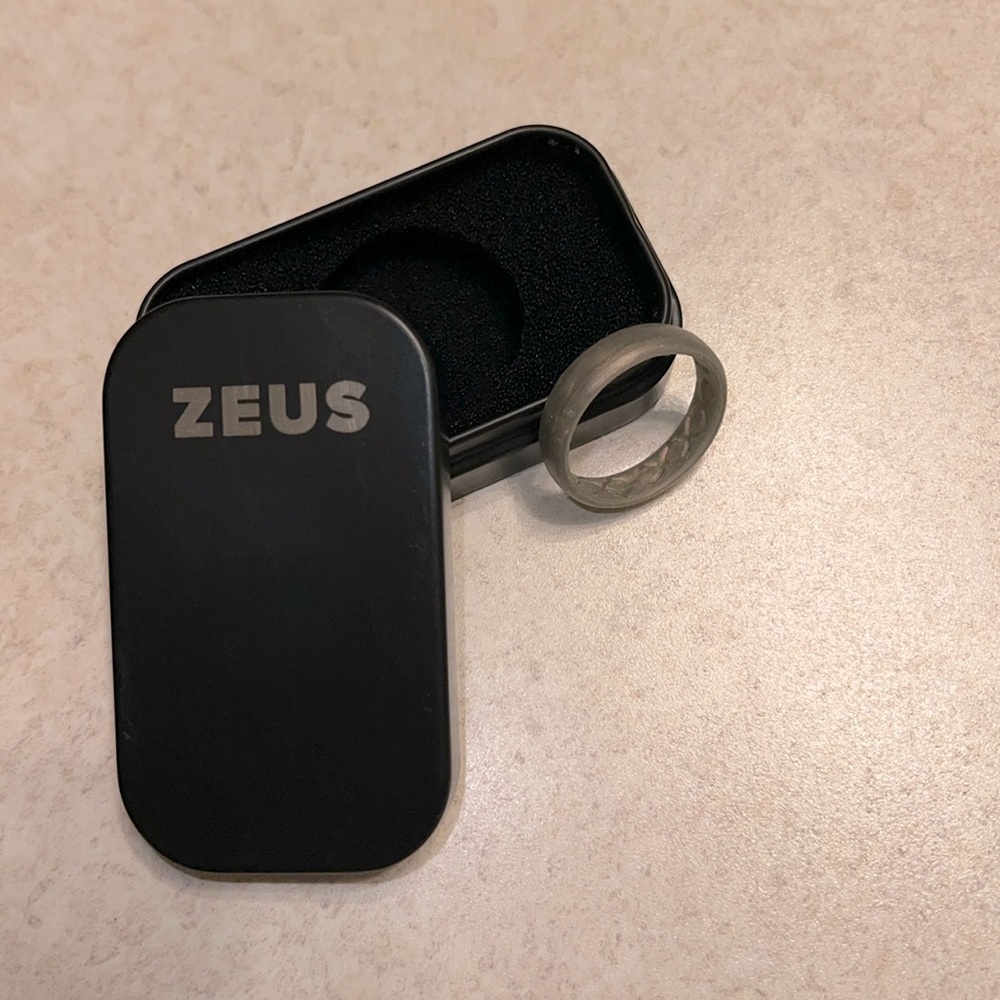 NIB Groove Zeus silicone ring, pewter pearly iridescent, size 10